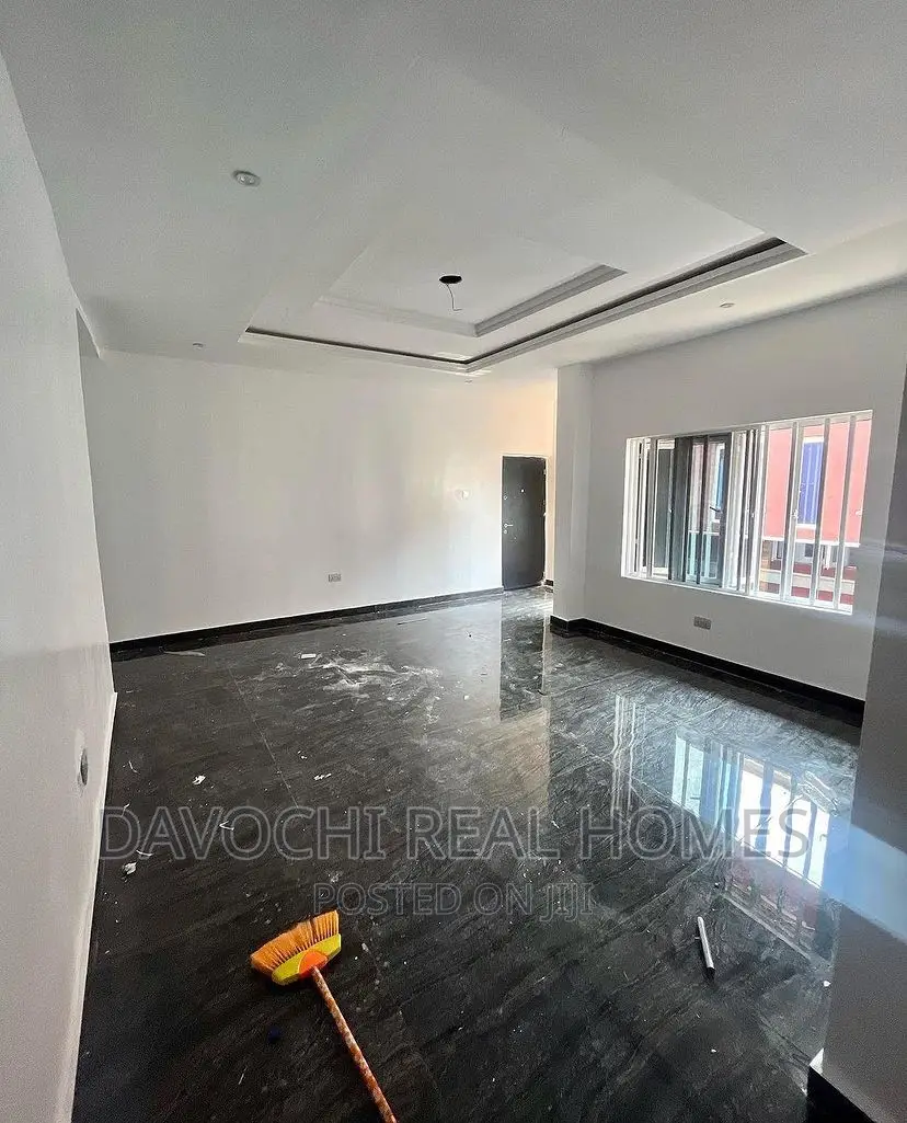 3bdrm Apartment in Ikate, Lekki for rent
