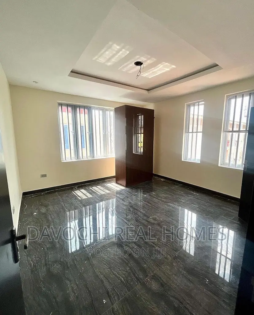 3bdrm Apartment in Ikate, Lekki for rent