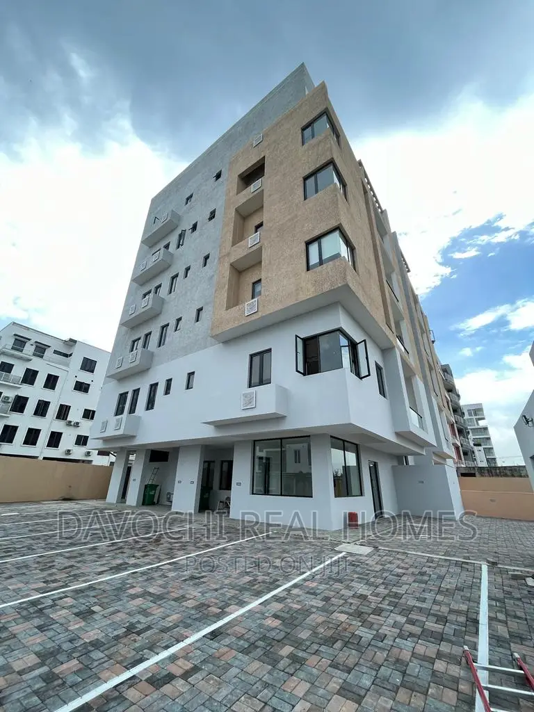3bdrm Apartment in Onikoyi for rent