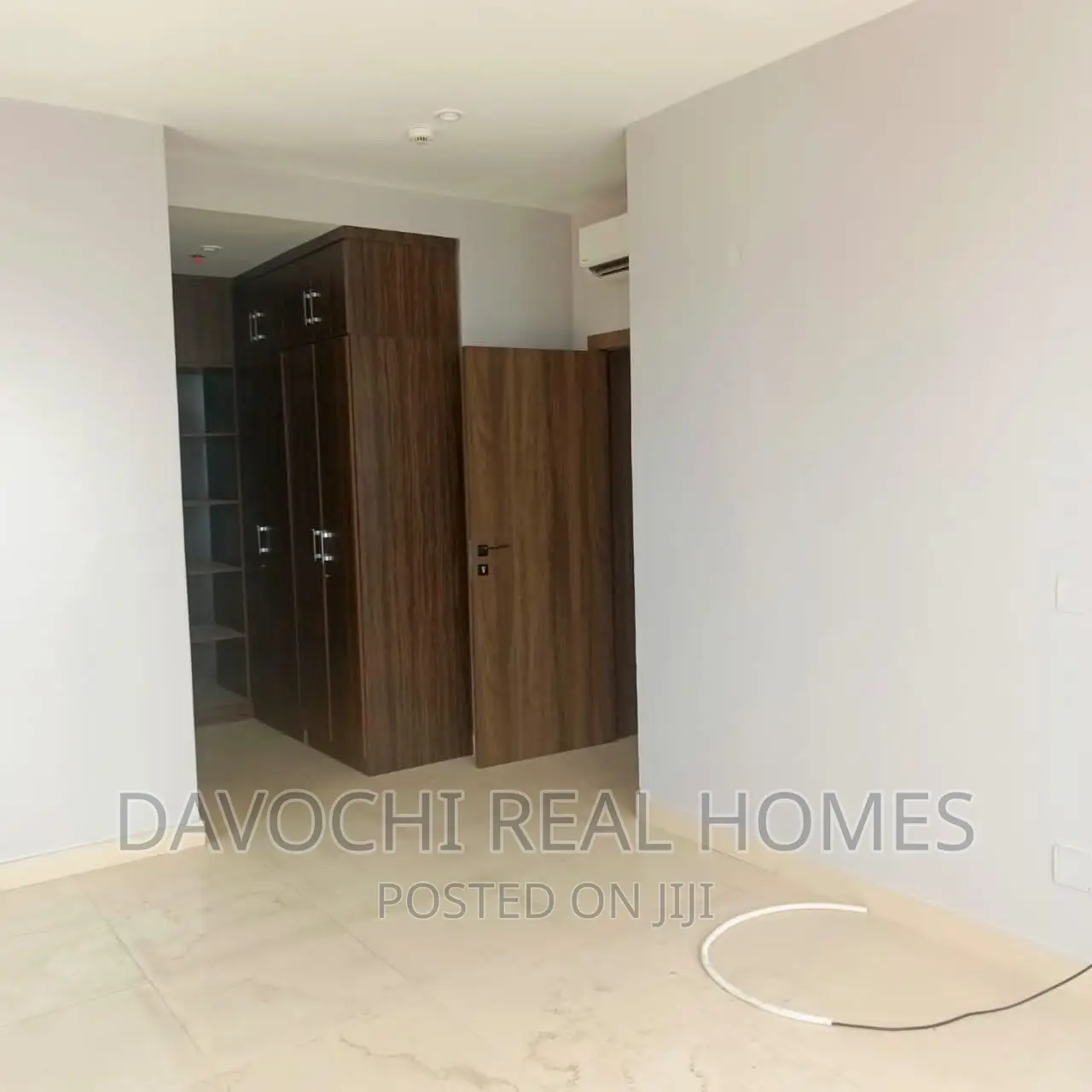3bdrm Apartment in Onikoyi for rent