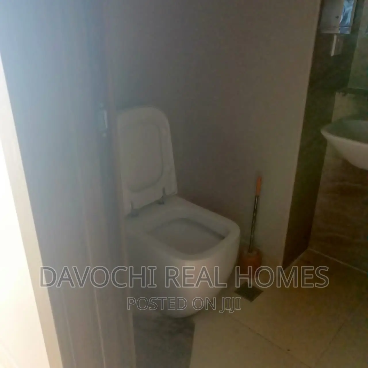 3bdrm Apartment in Onikoyi for rent