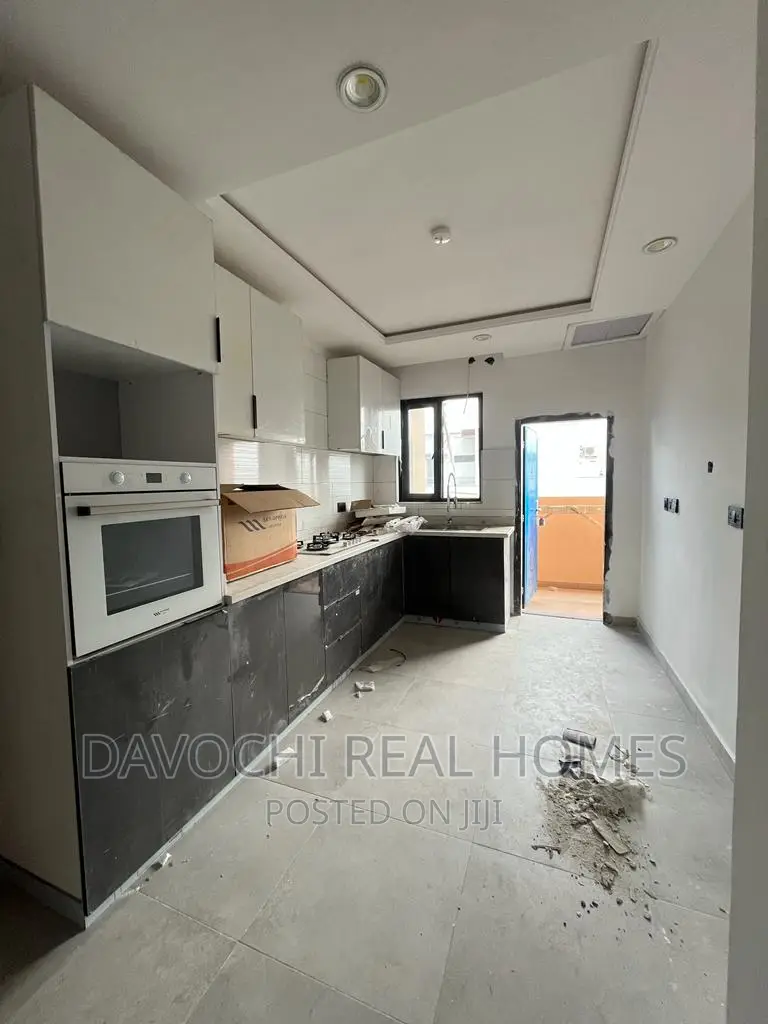 3bdrm Apartment in Onikoyi for rent
