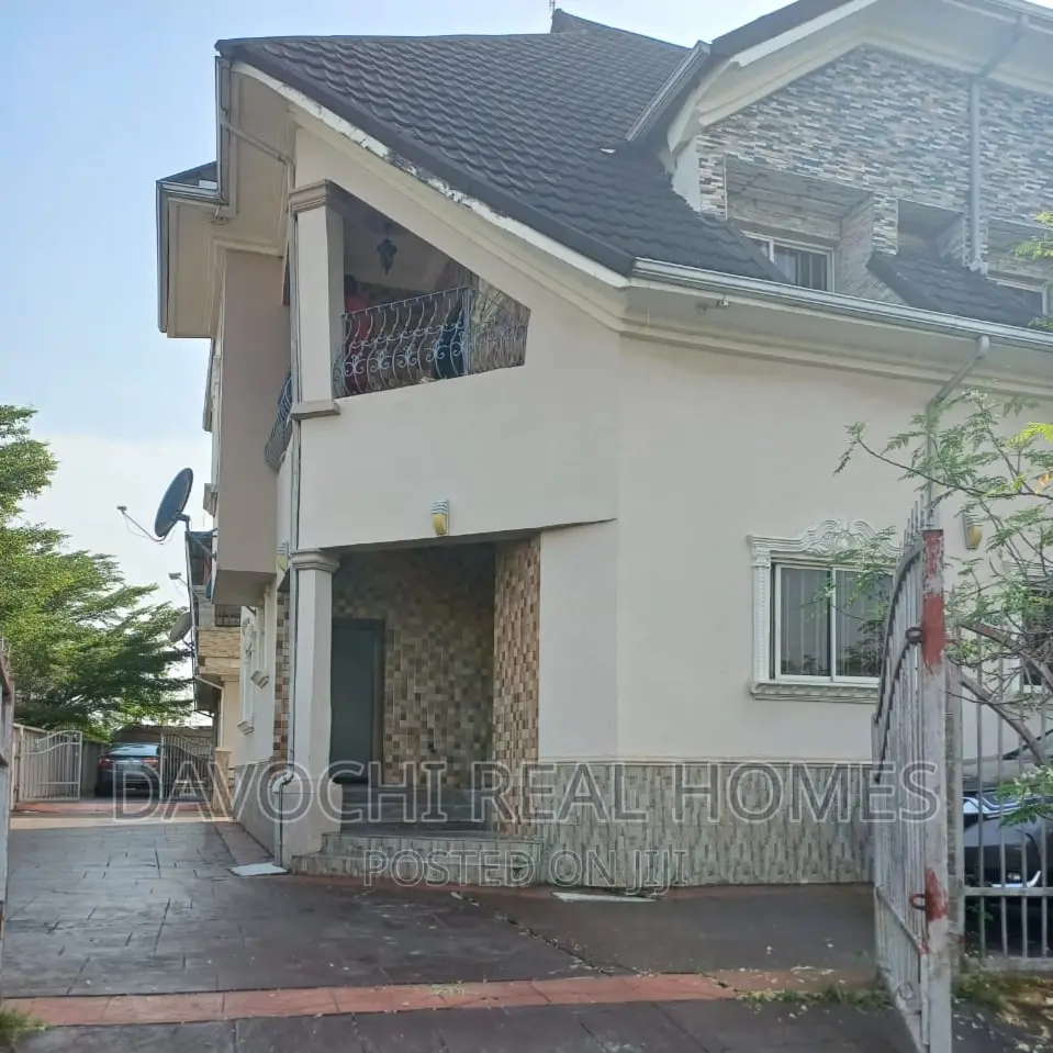 2bdrm Apartment in Pinnock Estate Osapa, Lekki for rent