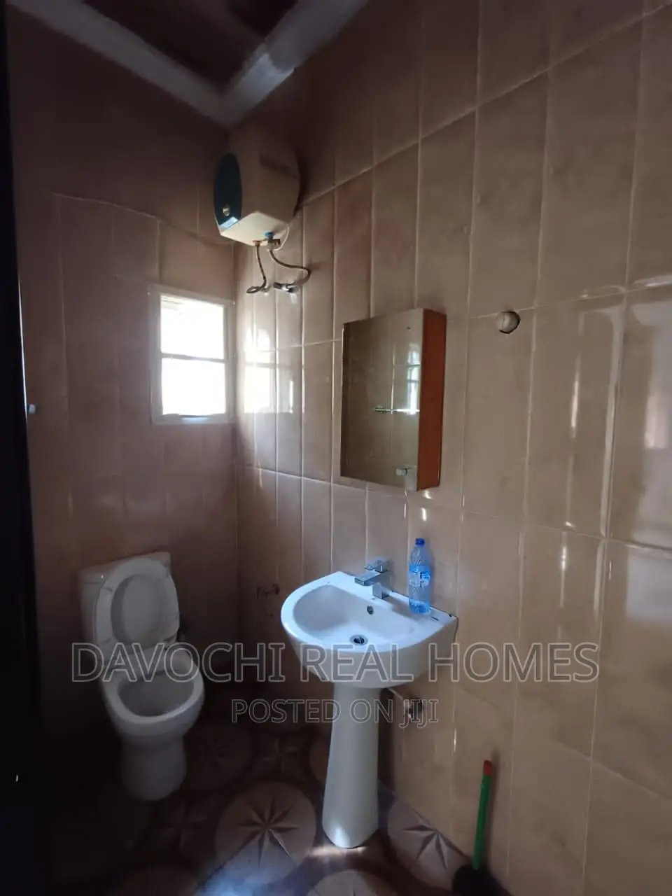 2bdrm Apartment in Pinnock Estate Osapa, Lekki for rent