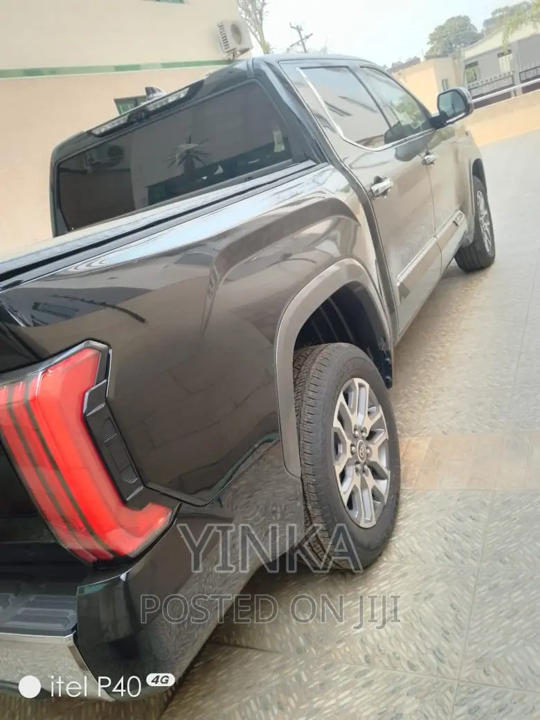 Toyota Tundra 2022 Black