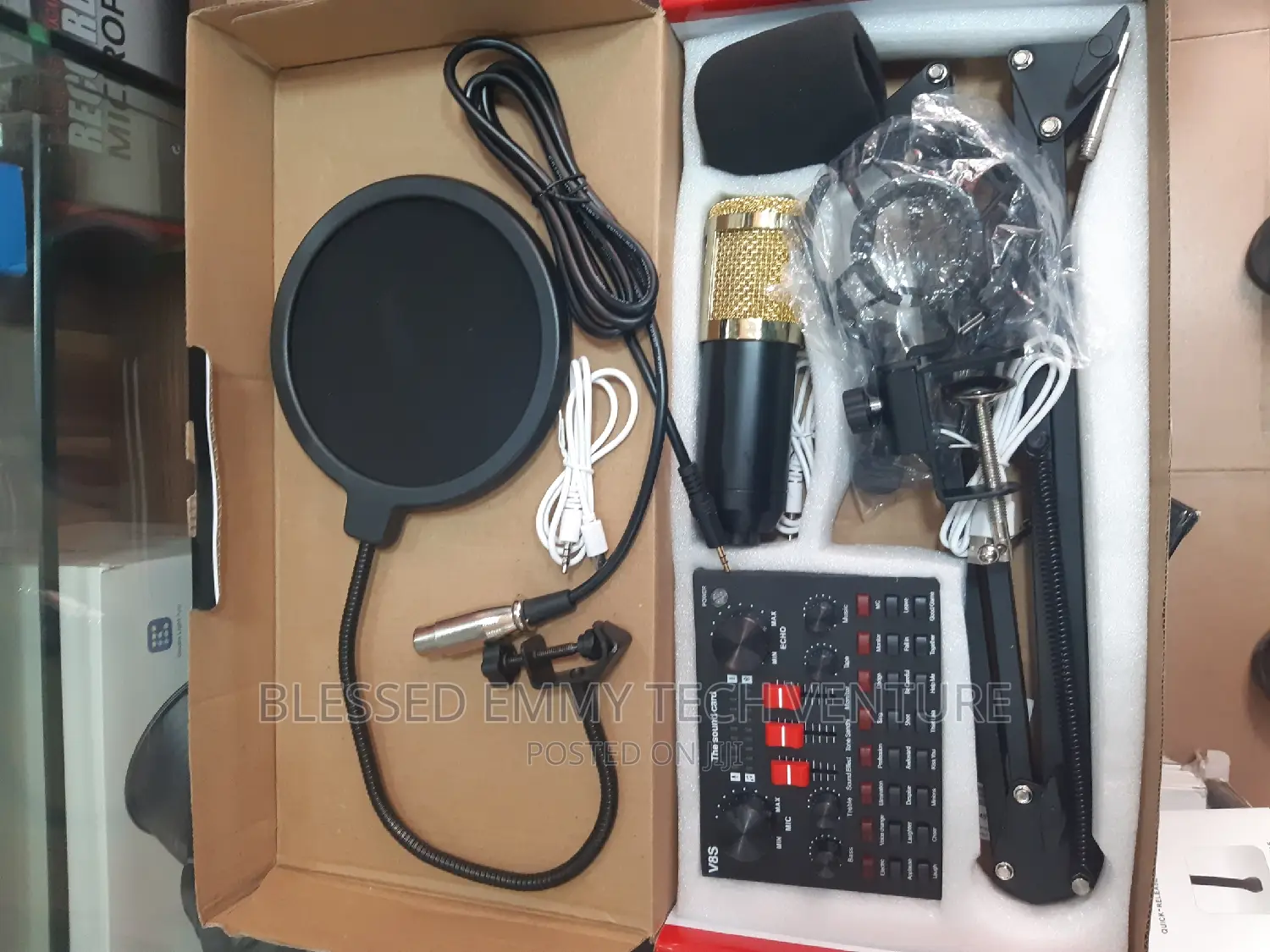 V8 Sound Card Professionel Microphone Studio Mic Condensador