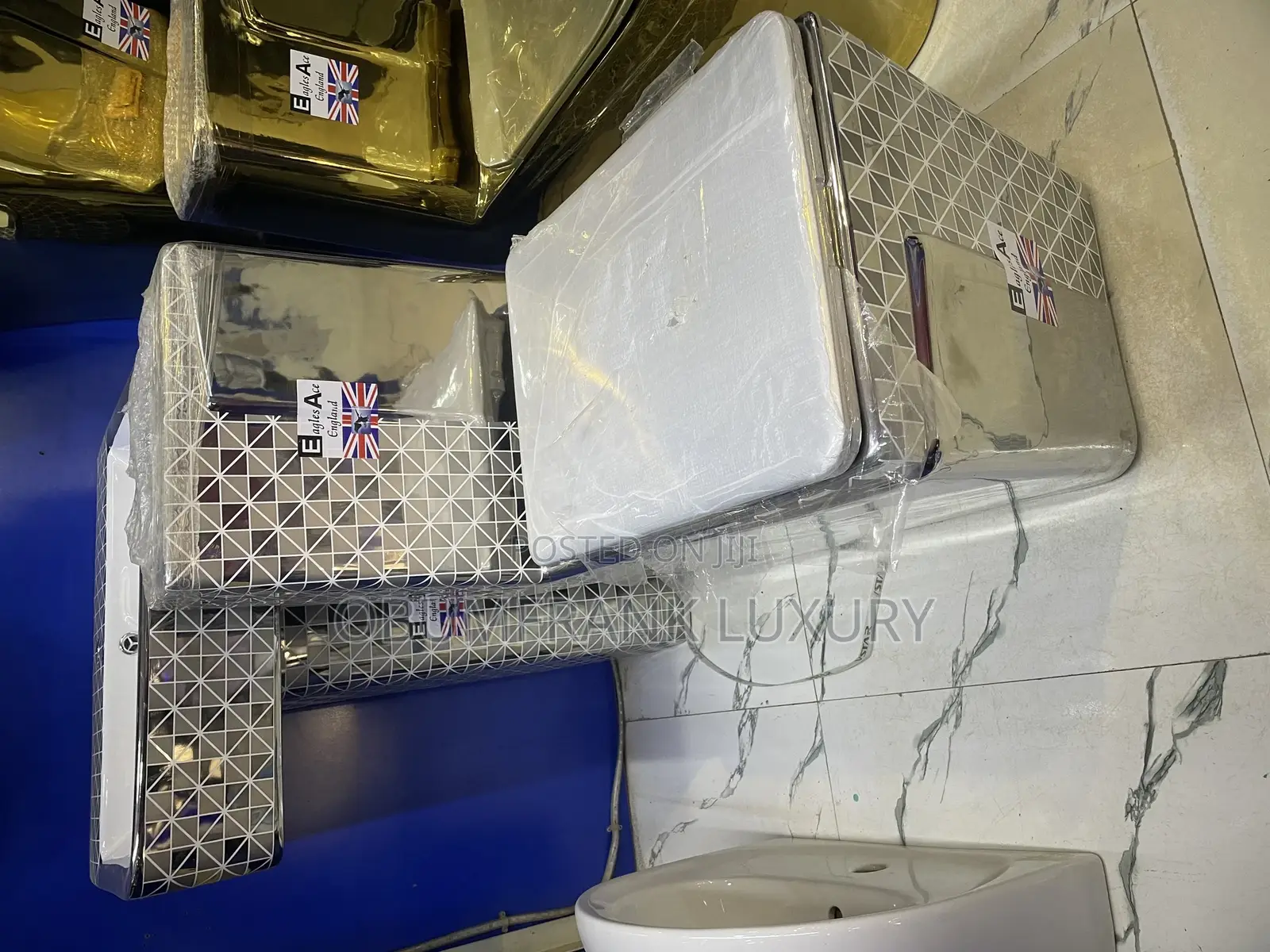 High-Quality England Water Closet