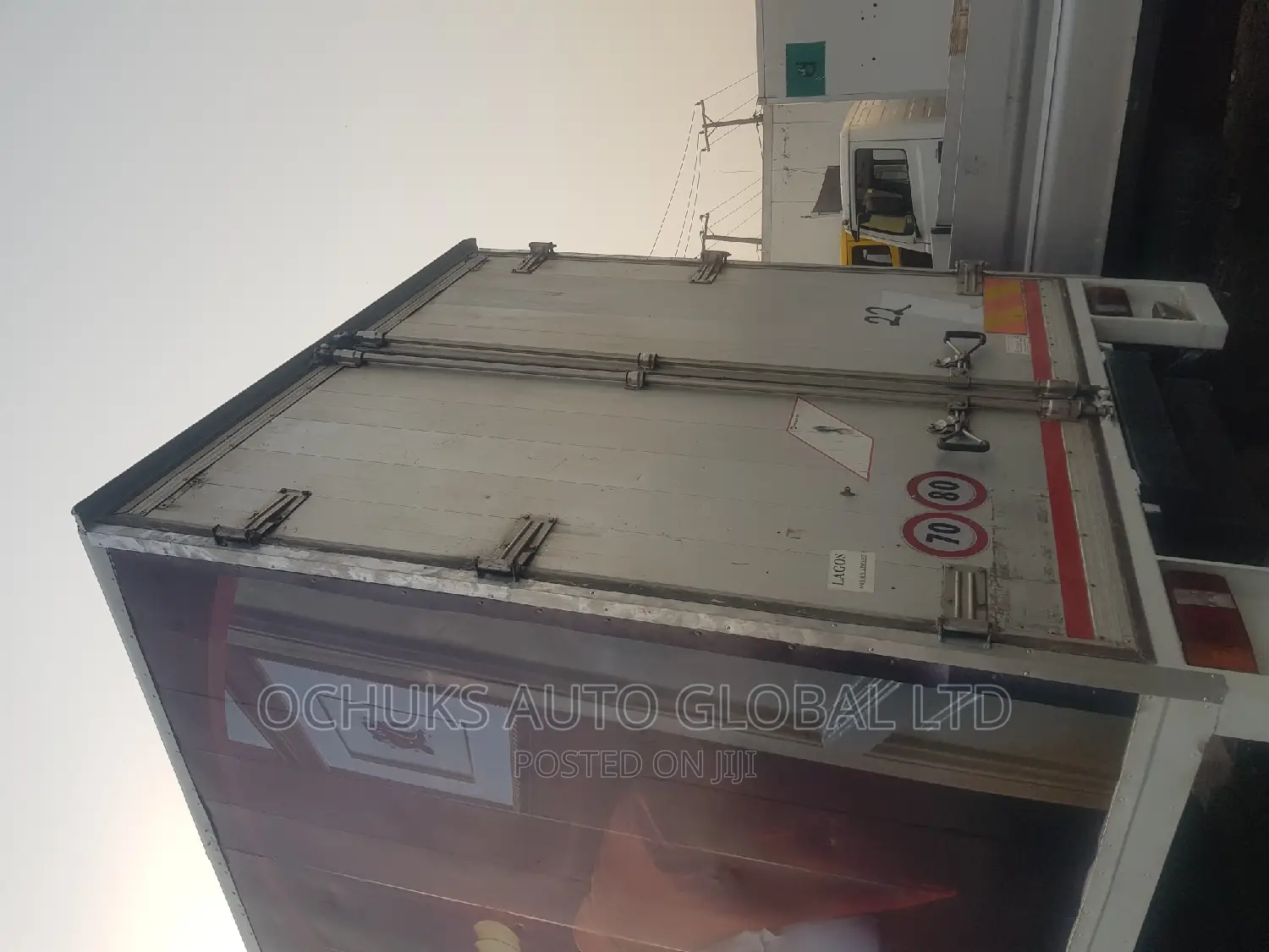 M/Benz Truck Container Body 1320 Model 8bolits