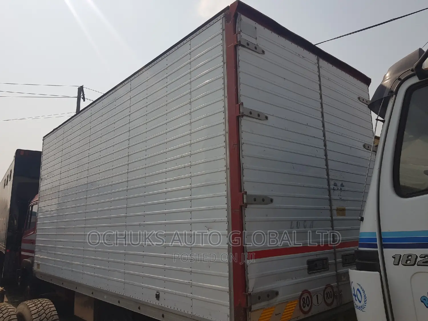 M/Benz Truck Container Body 814 Double Cabin