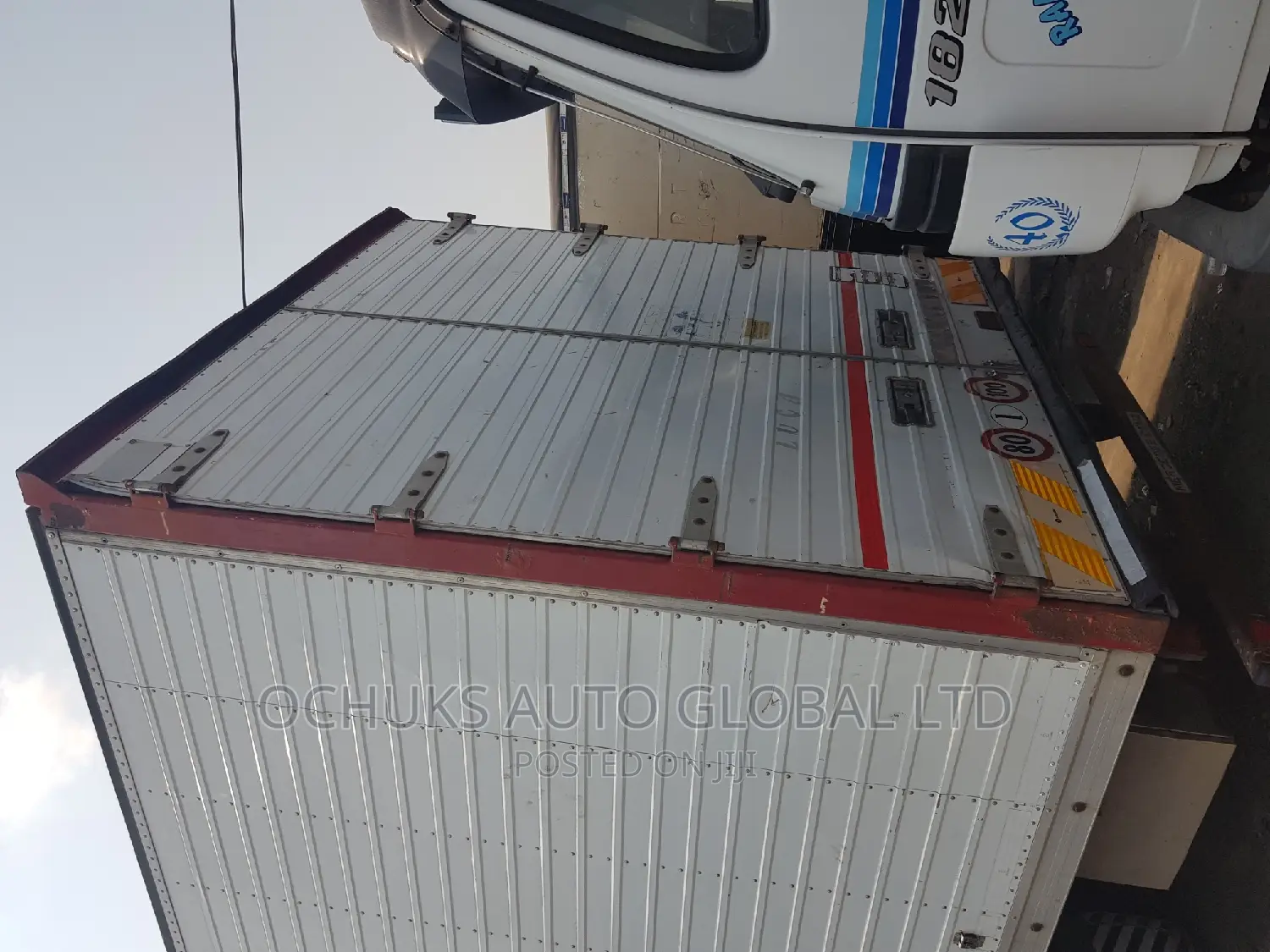 M/Benz Truck Container Body 814 Double Cabin