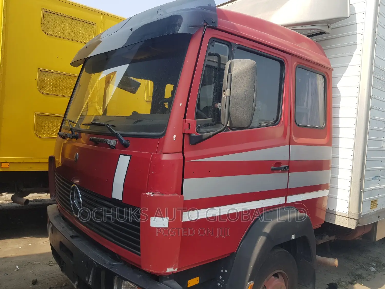 M/Benz Truck Container Body 814 Double Cabin