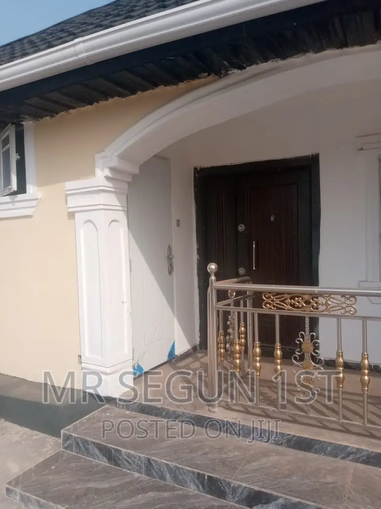 3bdrm Block of Flats in Ado Residential, Akala Express for rent