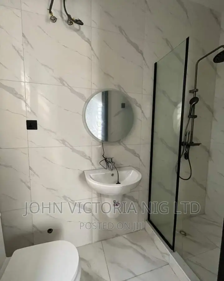 5bdrm Duplex in Vgc for sale