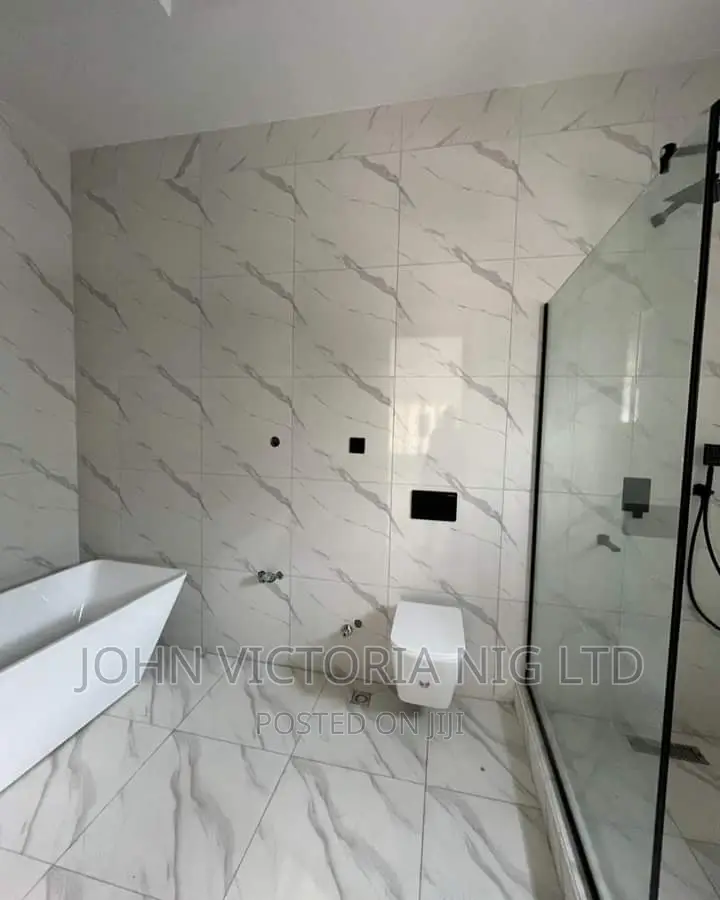 5bdrm Duplex in Vgc for sale