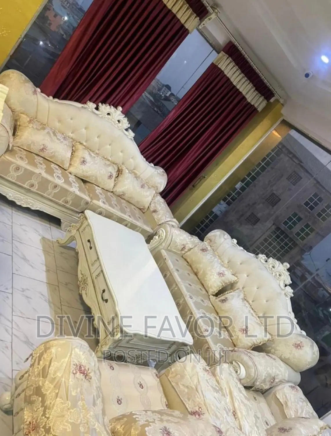 Imported Luxury Sofa With Fabrics for Living Room.