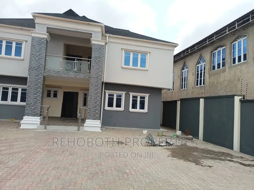 5bdrm Duplex in Bovas, Ibadan for rent