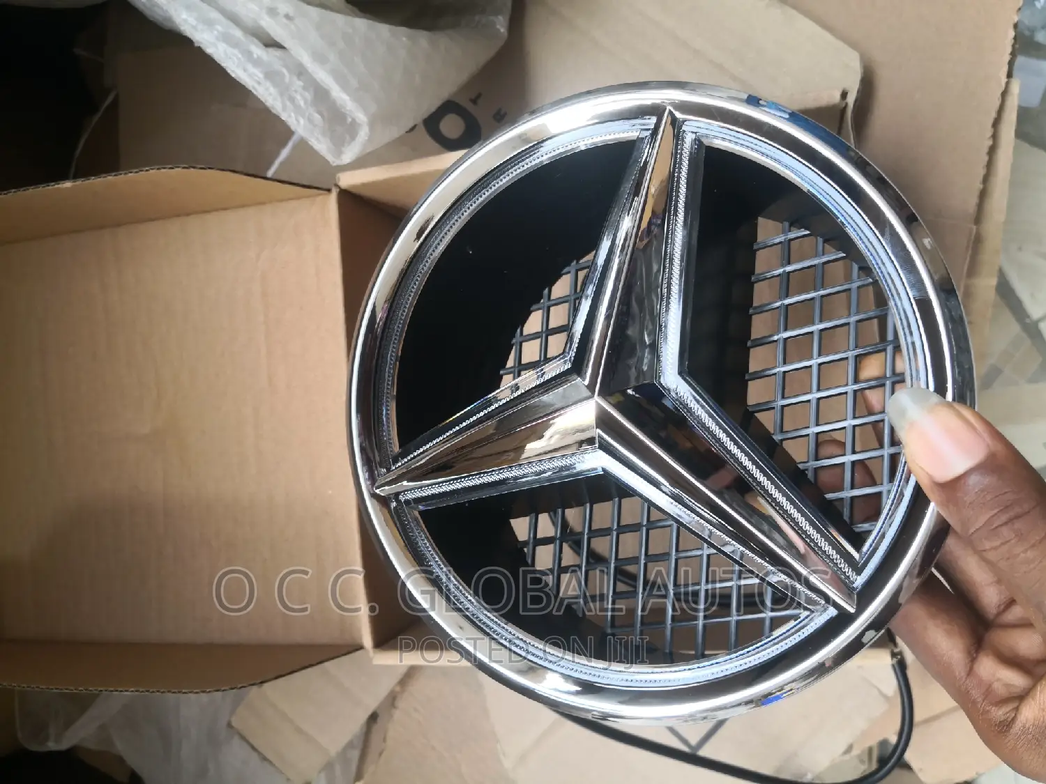 Mercedes-Benz Logo With Light