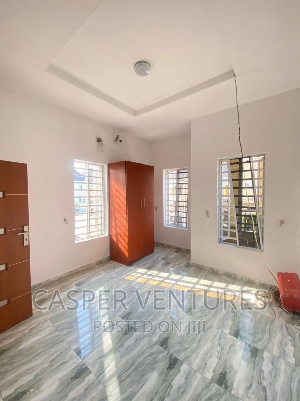 1bdrm Room & Parlour in Chevron for rent