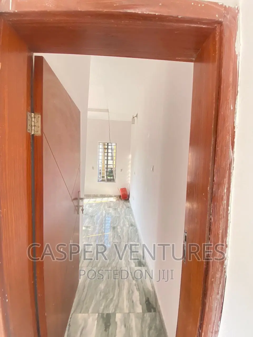 1bdrm Room & Parlour in Chevron for rent