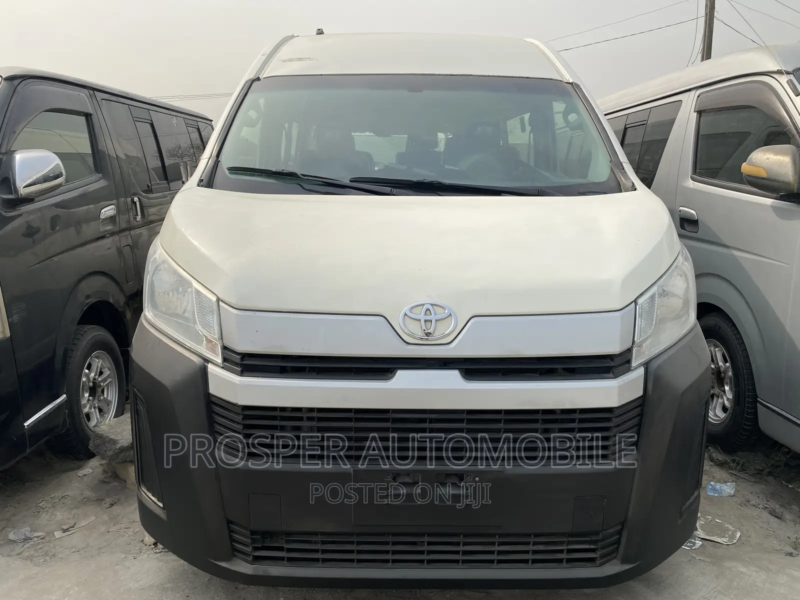 Toyota HiAce 2019 White