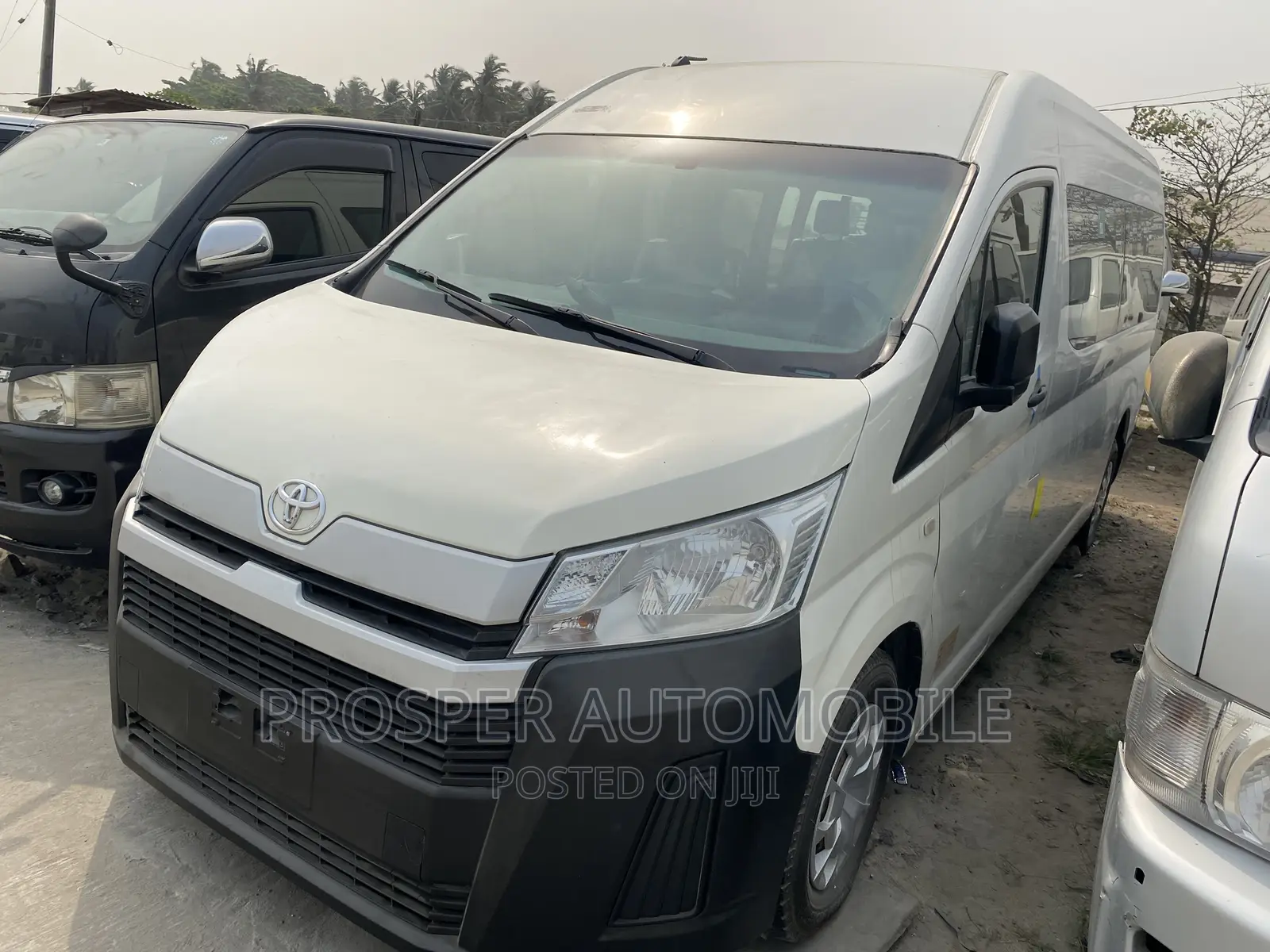 Toyota HiAce 2019 White