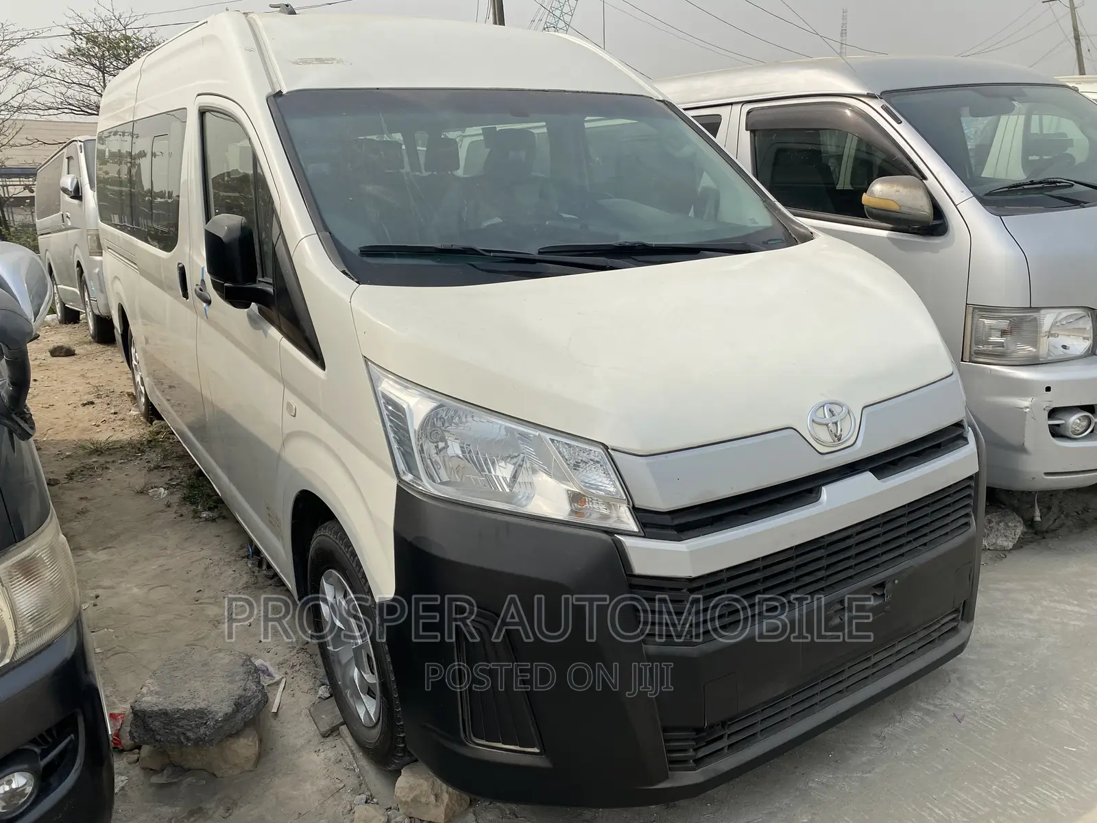 Toyota HiAce 2019 White