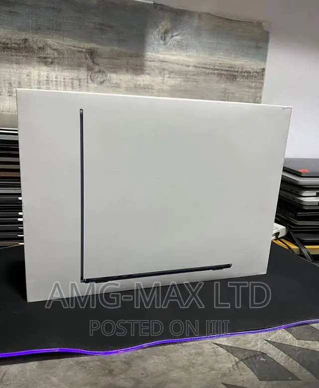 New Laptop Apple MacBook Air 2022 M2 8GB Apple M2 SSD 512GB