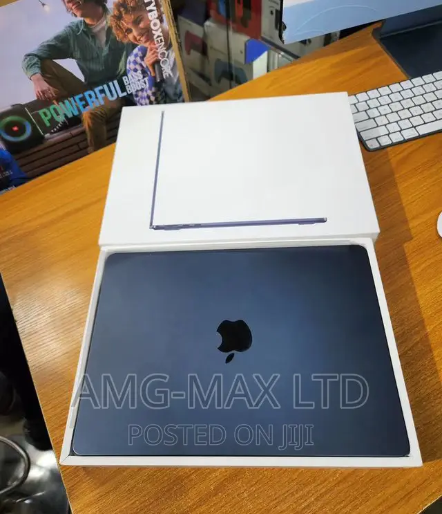Laptop Apple MacBook Air 2022 M2 8GB Apple M2 SSD 256GB