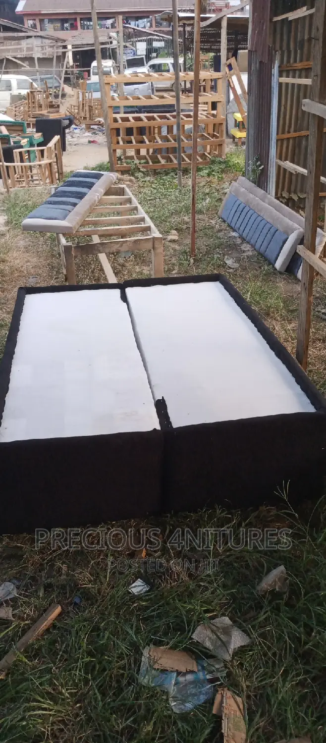 Puff Bed Stand