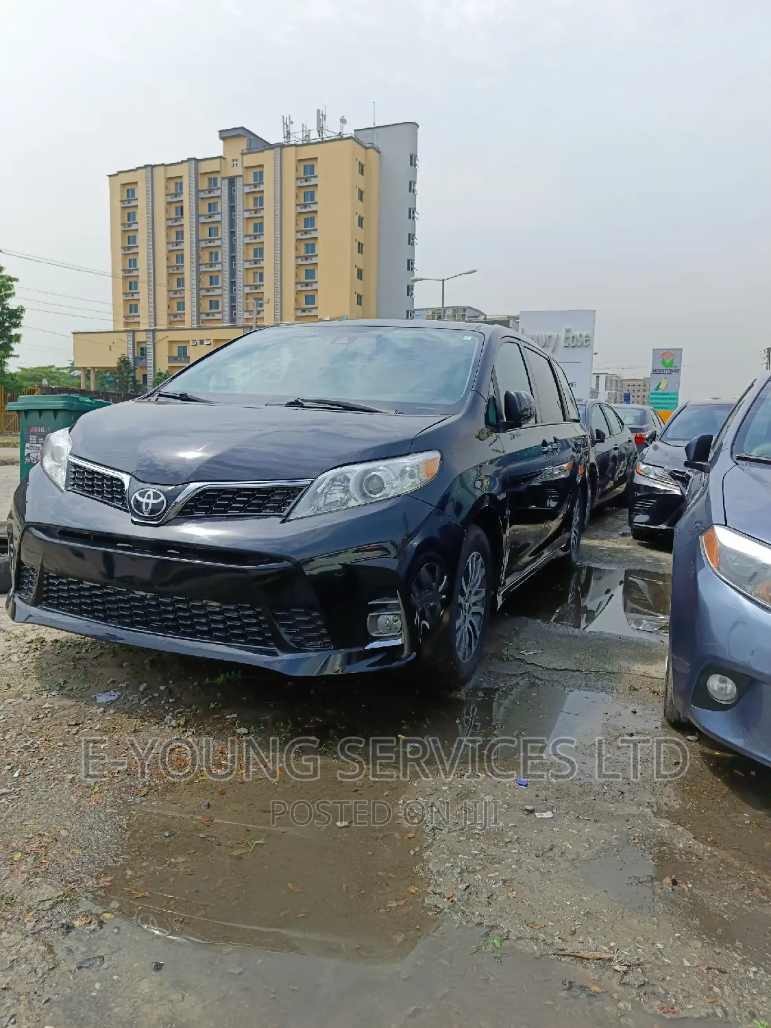 Toyota Sienna XLE FWD 2019 Black