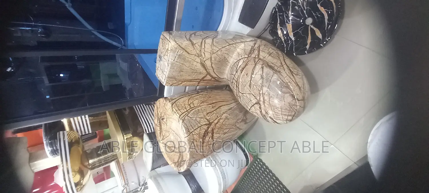 W C Egg Shape Marble Design