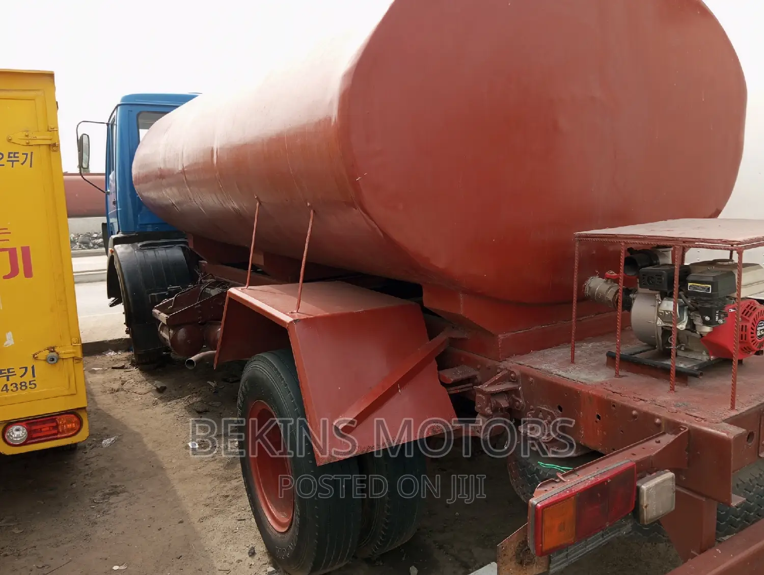 Foreign Used Mercedes-Benz Water Tanker Truck