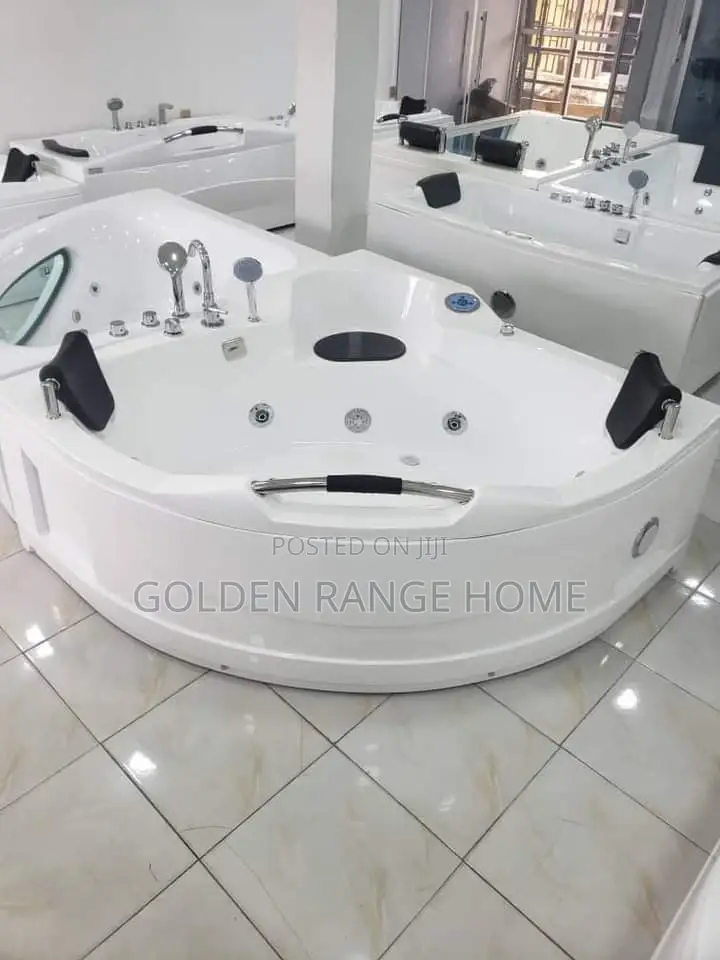 White Double Jacuzzi With Speaker