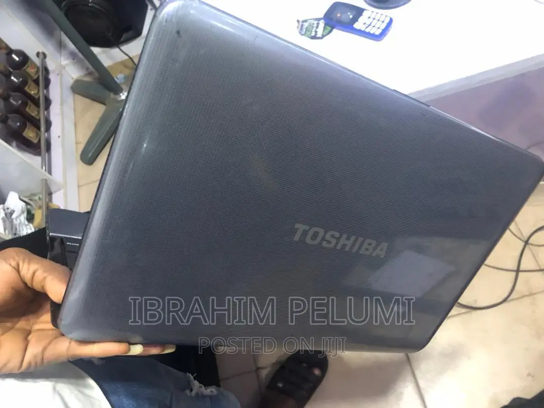 Laptop Toshiba Satellite C850 4GB Intel Core I7 HDD 320GB