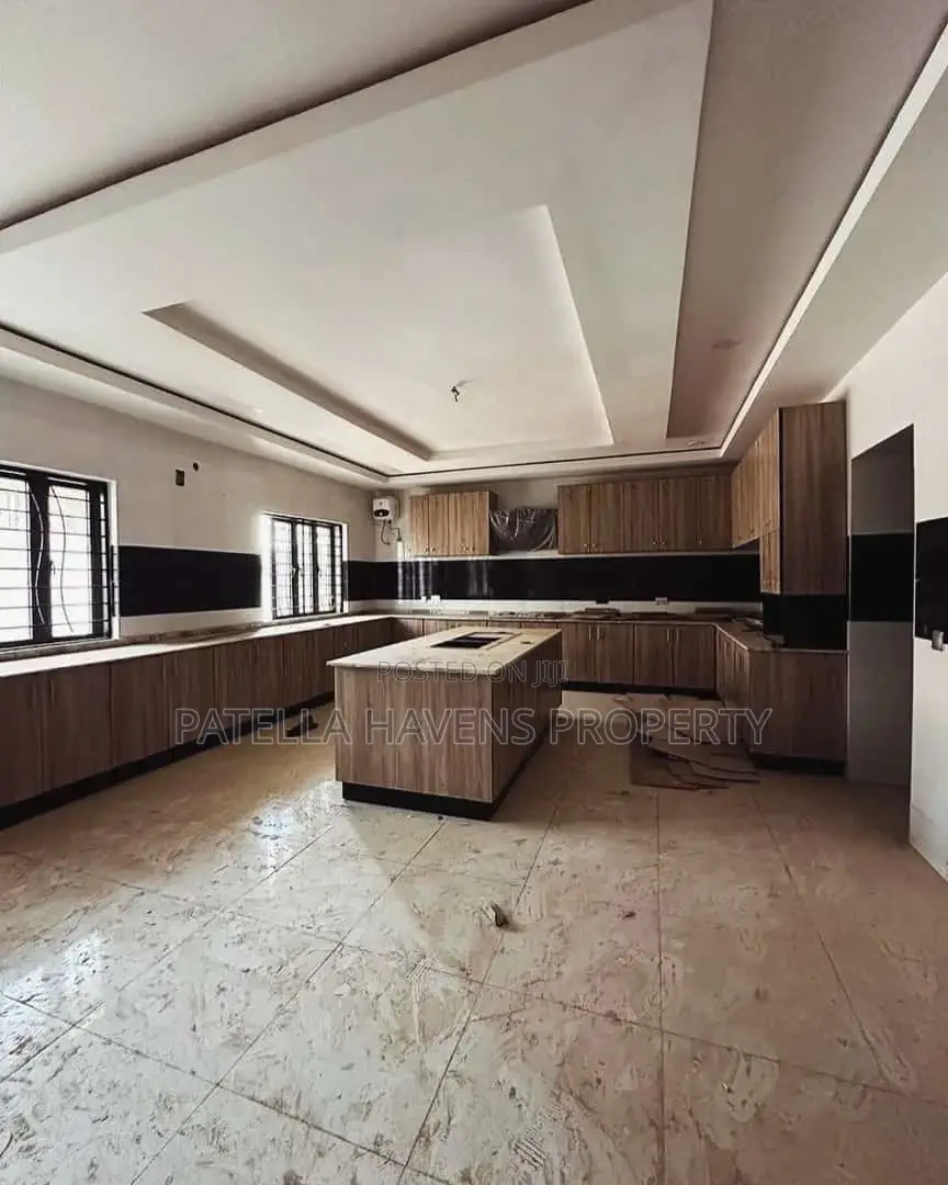5bdrm Duplex in Jahi for sale