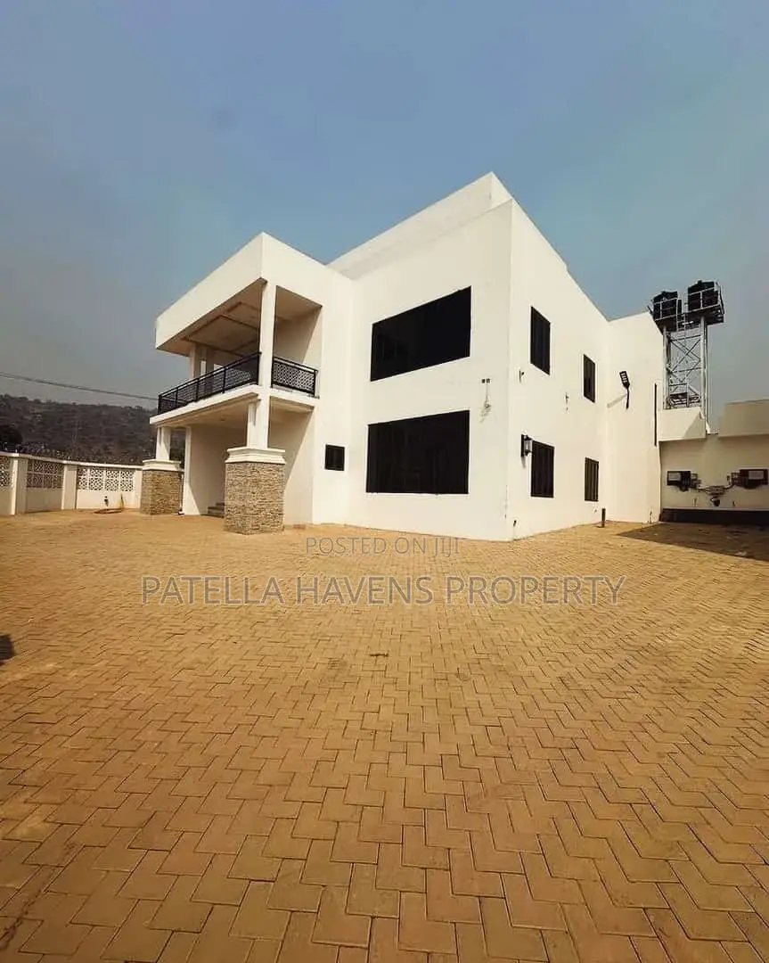 5bdrm Duplex in Jahi for sale