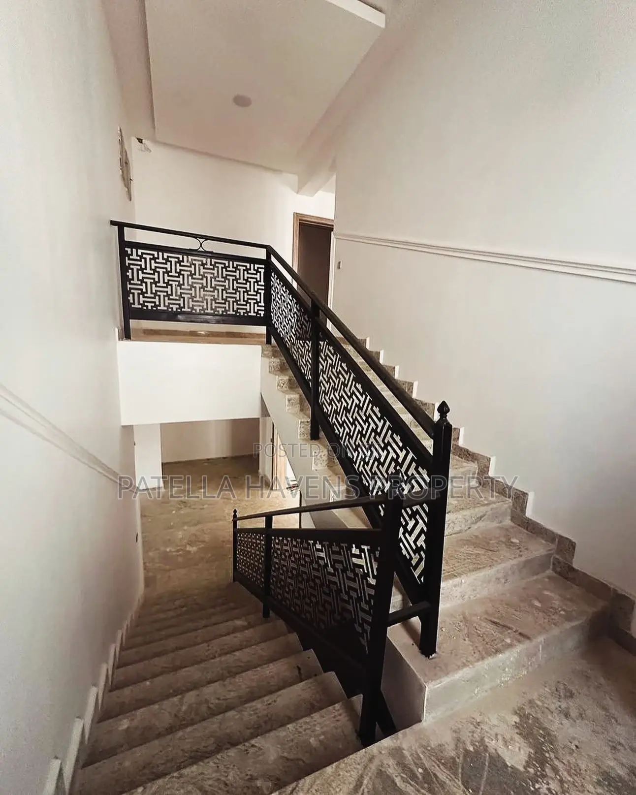 5bdrm Duplex in Jahi for sale