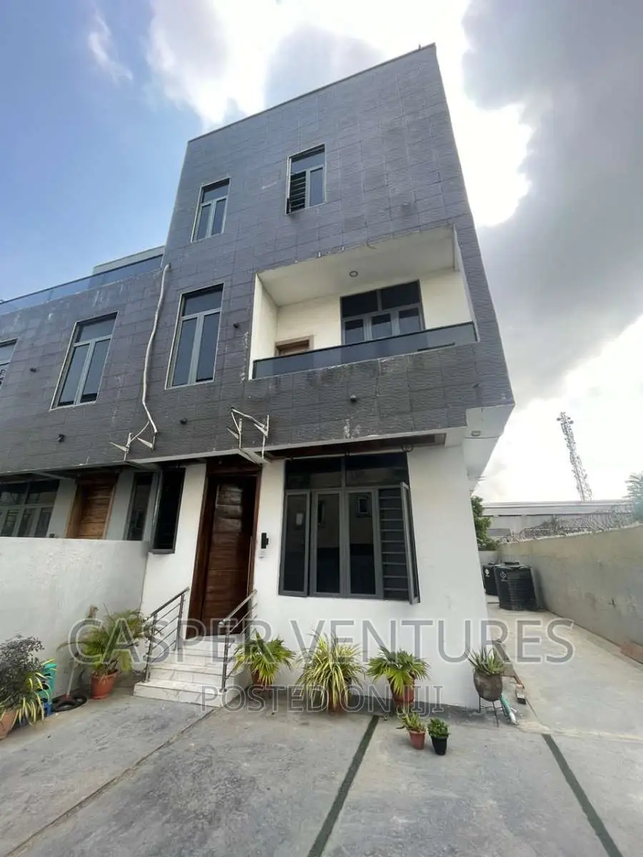 4bdrm Duplex in Lekki for rent