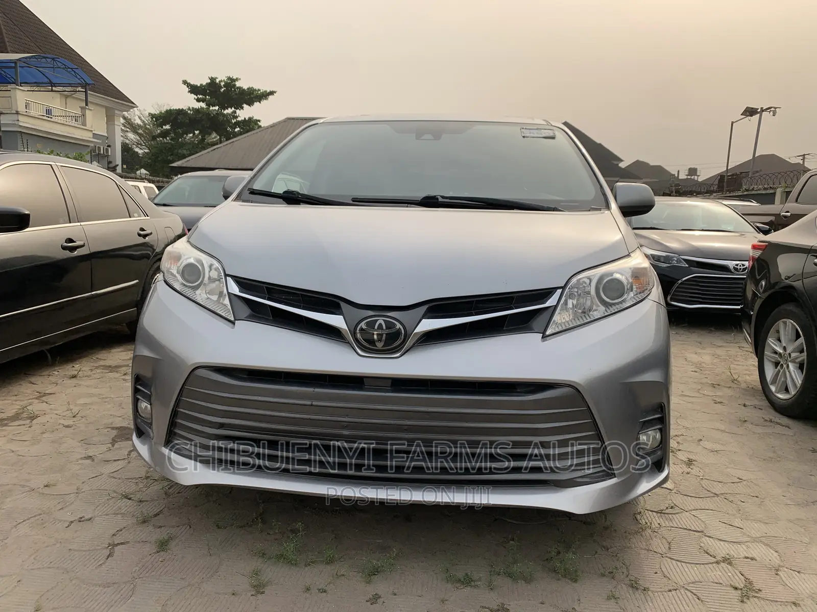 Toyota Sienna 2018 Silver
