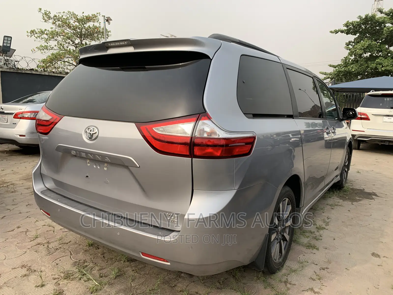 Toyota Sienna 2018 Silver