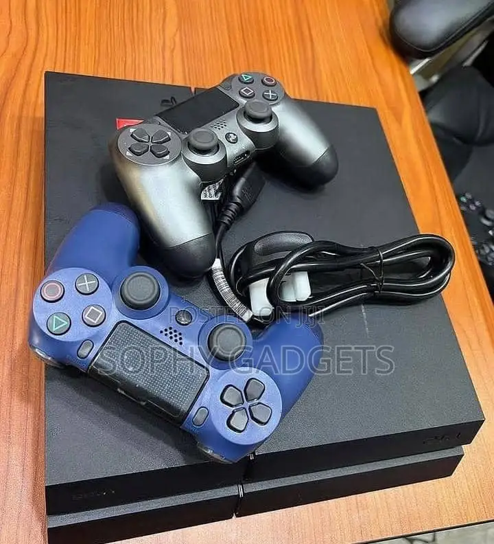 PS4 Fat With Two Pads