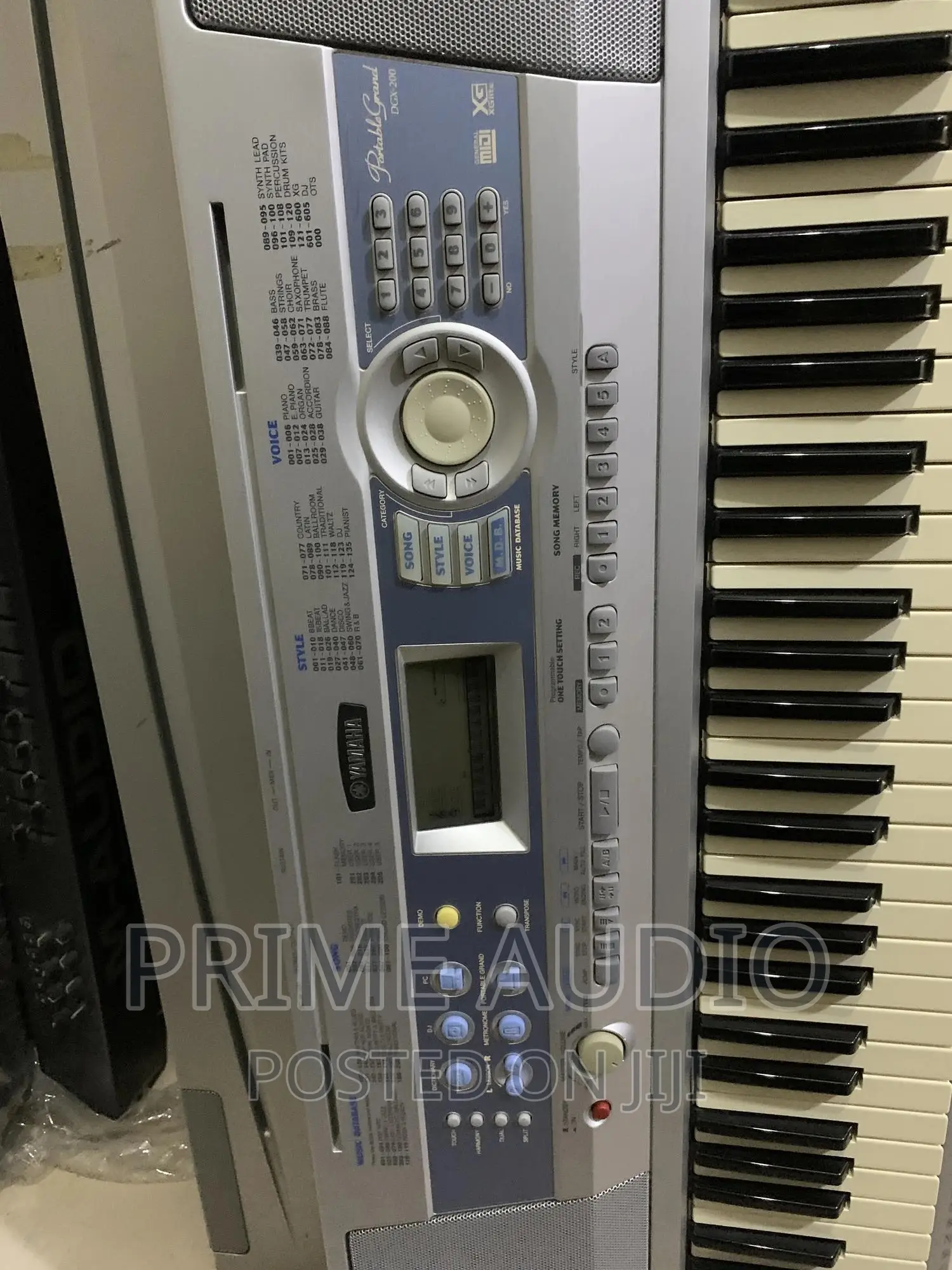 Yamaha DGX 200 Portable Grand Piano Keyboard