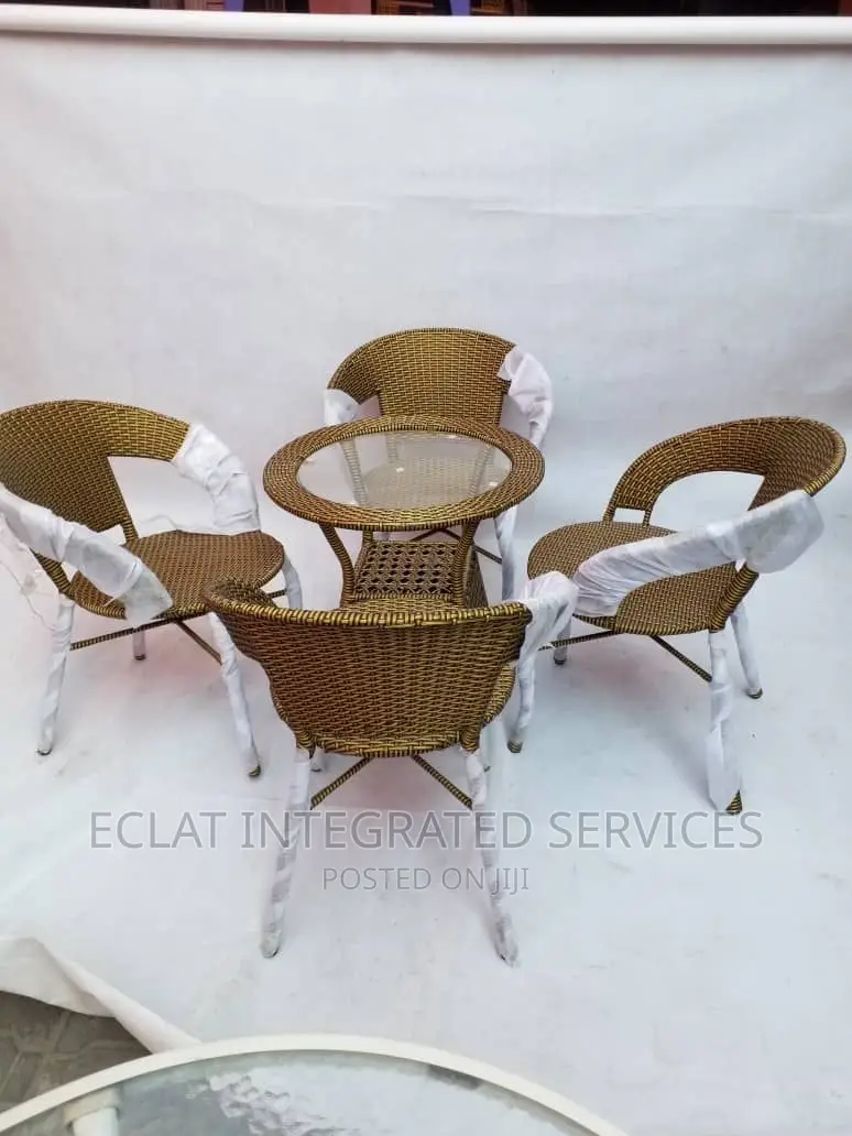 Outdoor Lounge Table Set With 4 Ratten Chairs