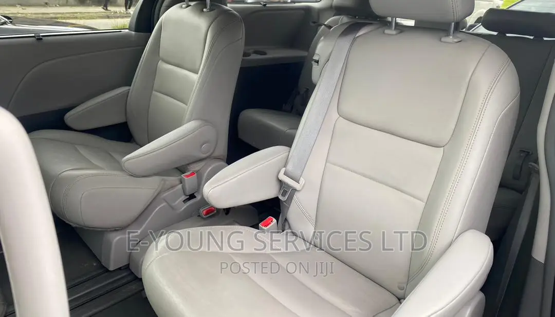Toyota Sienna XLE FWD 2019 Black