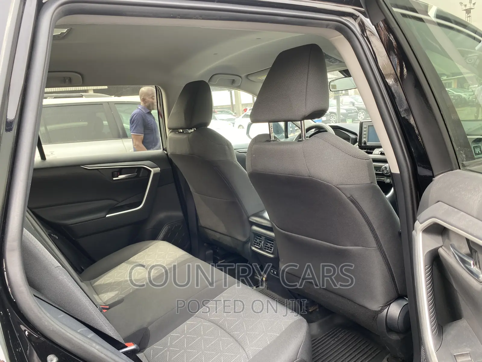 Toyota RAV4 XLE 2021 Black