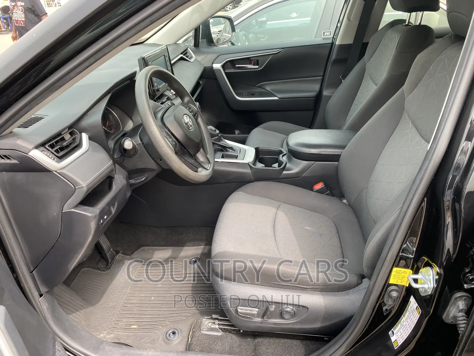 Toyota RAV4 XLE 2021 Black