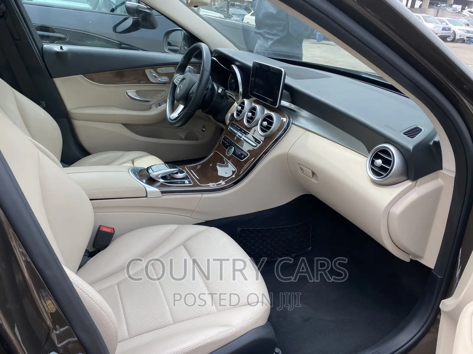 Mercedes-Benz C300 2016 Brown