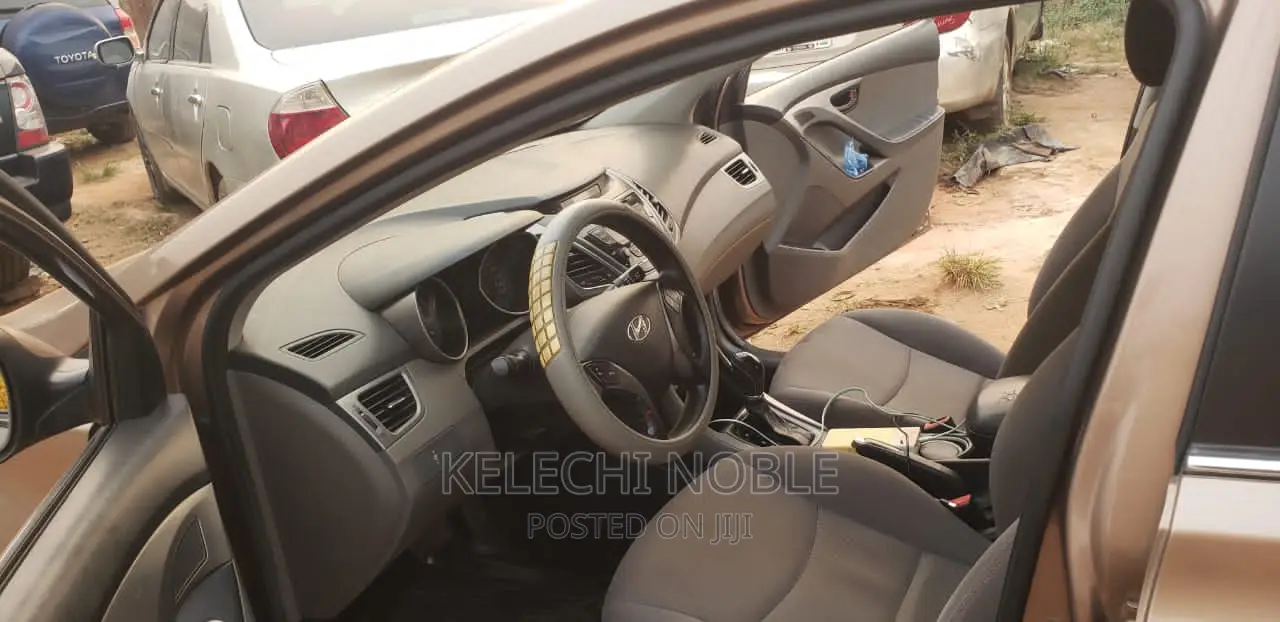 Hyundai Elantra Limited 4dr Sedan (1.8L 4cyl 6A) 2015 Gold