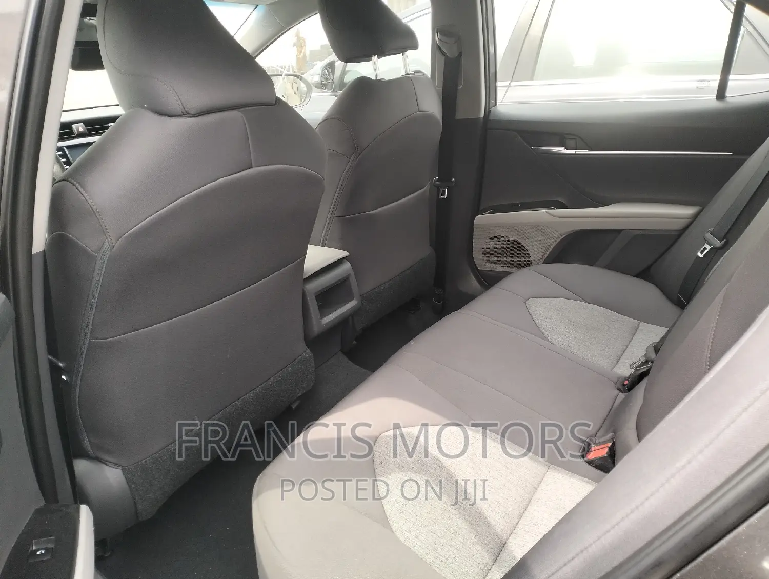 Toyota Camry LE (2.5L 4cyl 8A) 2019 Gray