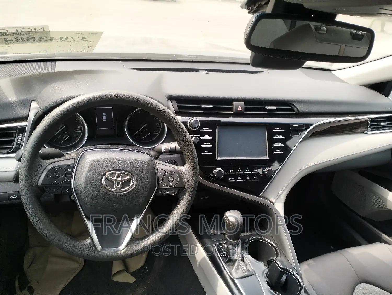 Toyota Camry LE (2.5L 4cyl 8A) 2019 Gray
